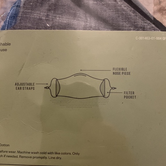 4 Reusable adult face Masks With adjustable straps - Picture 3 of 5